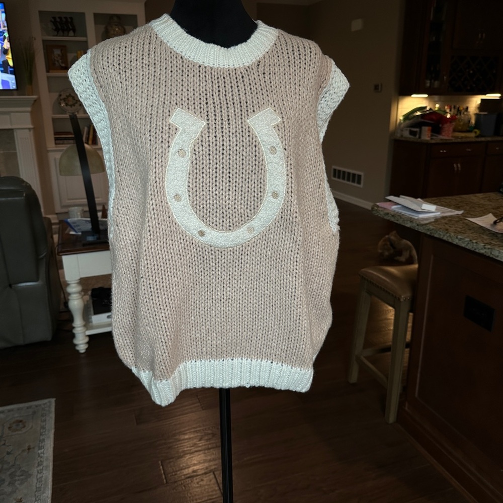 Elegant Women's Knit Sweater with Horseshoe Accent